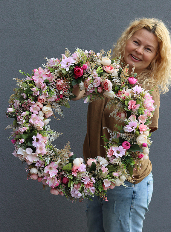 Różowa Poświata 2, kwiatowy wianek na drzwi, śr.60cm