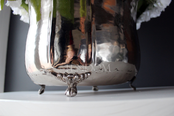 Hellada kompozycja hortensji w cynowanym ekskluzywnym naczyniu z herbem, wys.55cmx50cm