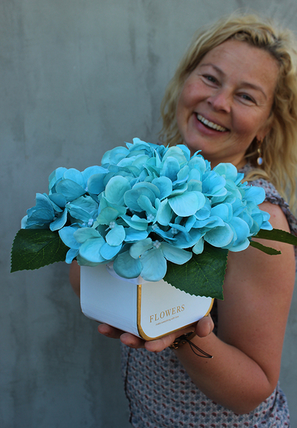 Laluna, flowerbox / turkusowa kompozycja kwiatowa / bukiet, wys.21cm