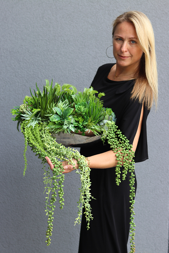 Anya Laos, piękna kompozycja Sukulenty w lustrzanej donicy, wym.25x48cm