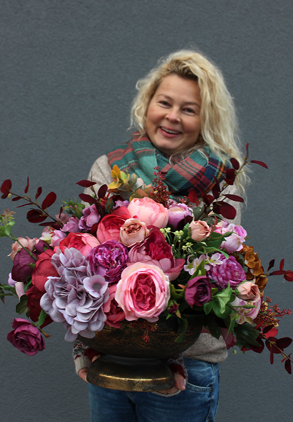 Dolores, luksusowa kompozycja kwiatowa w metalowej paterze, wym.40x56cm