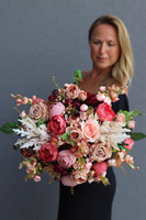 Fegaro Malla, kompozycja kwiatowa w złotej donicy, wym.38x47cm