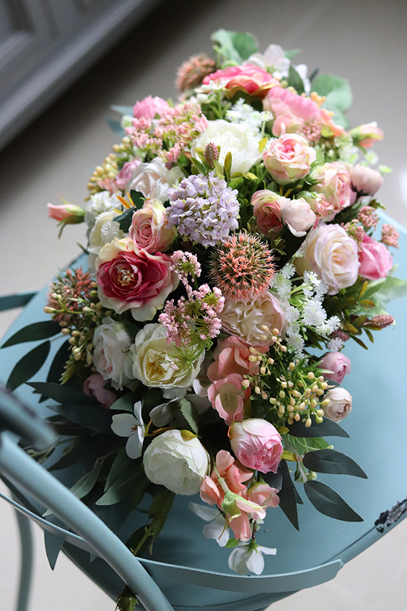 Jessy, dekoracja kwiatowa w białym naczyniu, wym.21x47cm 