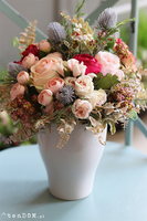 Carmen Canoe Pastels, kompozycja kwiatowa w stylowej donicy, wys.35cm