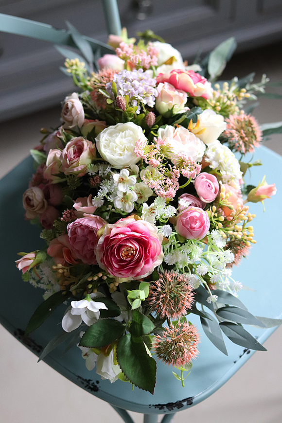 Jessy, dekoracja kwiatowa w białym naczyniu, wym.21x47cm 