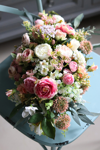 Jessy, dekoracja kwiatowa w białym naczyniu, wym.21x47cm 