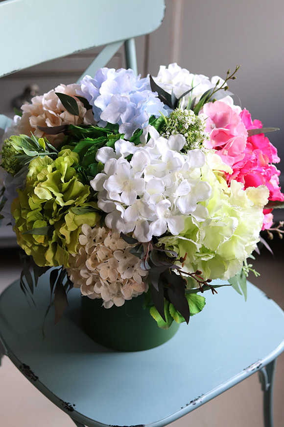 Cekiano, flowerbox z hortensjami w zielonym pudełku, wys.43cm