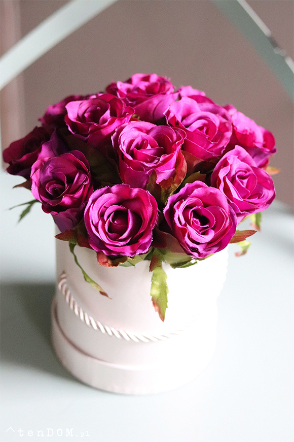 flowerbox z różami, Fuschia Mercedes, wys.22cm
