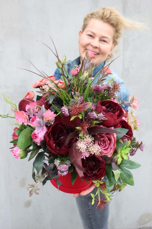 Benjamin, walentynowa kompozycja kwiatowa / bukiet / Flowerbox, wys.46cm