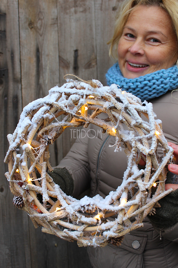 OD RĘKI zimowy wianek na drzwi LED, Nature, śr.29cm