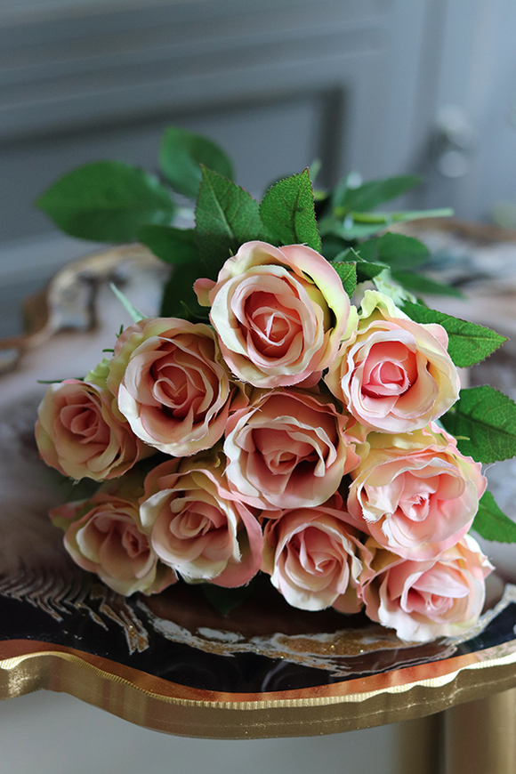 bukiet 10 szt. jasnoróżowo-kremowych róż, wys.35cm