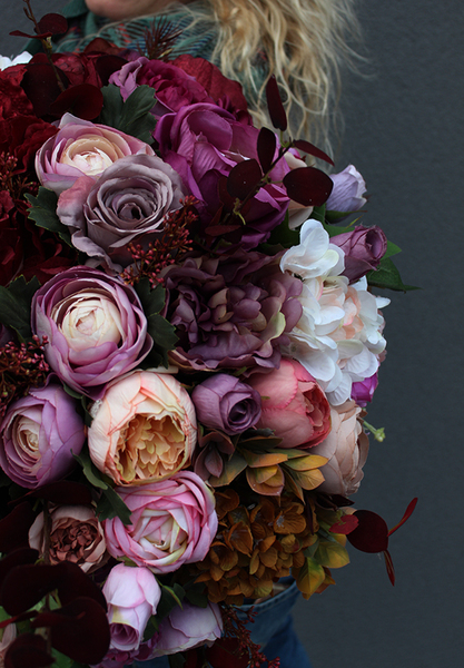 Dolores, luksusowa kompozycja kwiatowa w metalowej paterze, wym.40x56cm