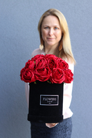 welurowy flowerbox / kompozycja kwiatowa Red Flowers, wys.29cm