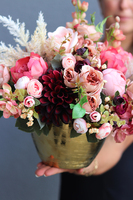 Fegaro Malla, kompozycja kwiatowa w złotej donicy, wym.38x47cm