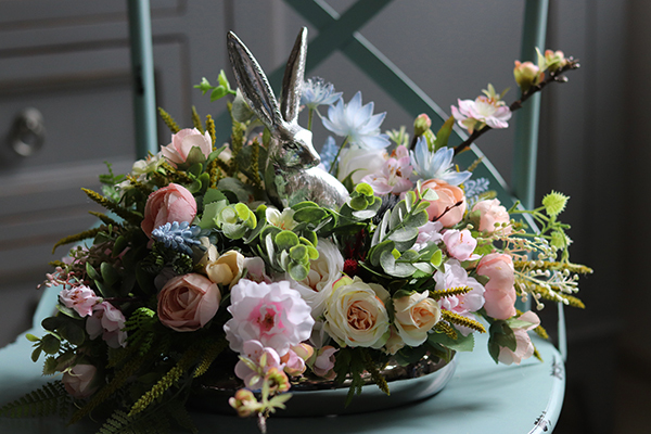 kompozycja wielkanocna w lustrzanym naczyniu, Zając na Łące, wym.23x46cm