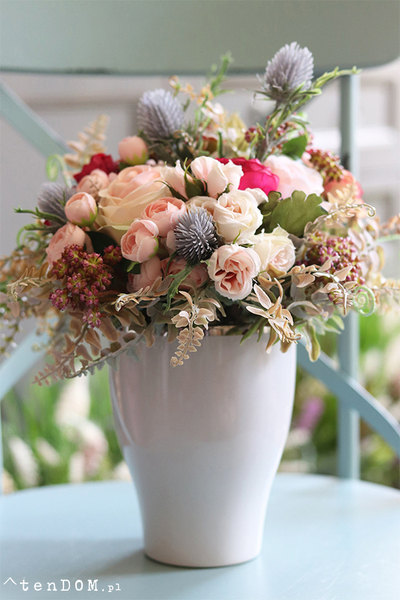 Carmen Canoe Pastels, kompozycja kwiatowa w stylowej donicy, wys.35cm