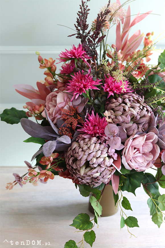 Lurdes, bogaty bukiet nagrobny z astrem, wys.55cm 