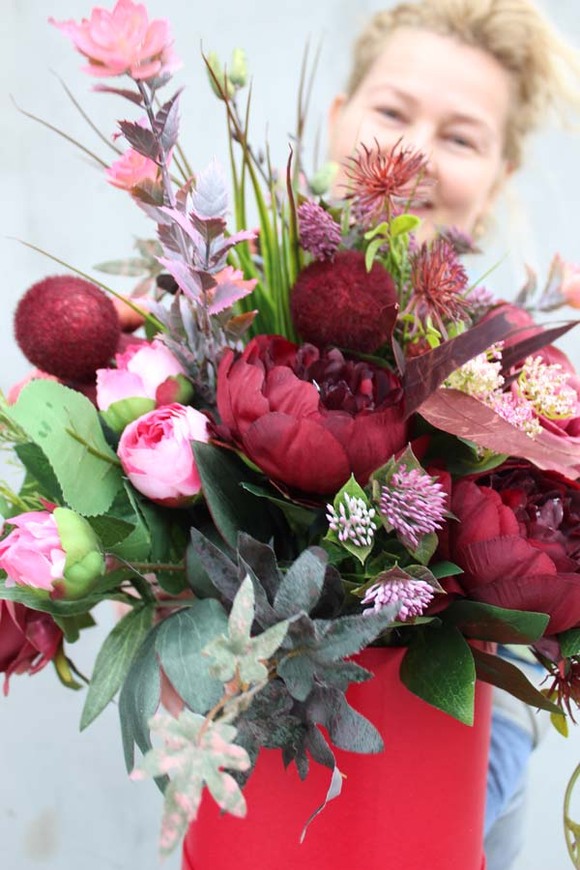 Benjamin, walentynowa kompozycja kwiatowa / bukiet / Flowerbox, wys.46cm