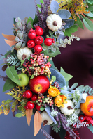 Jesienny Dom, wianek na drzwi z owocami, śr.30cm 