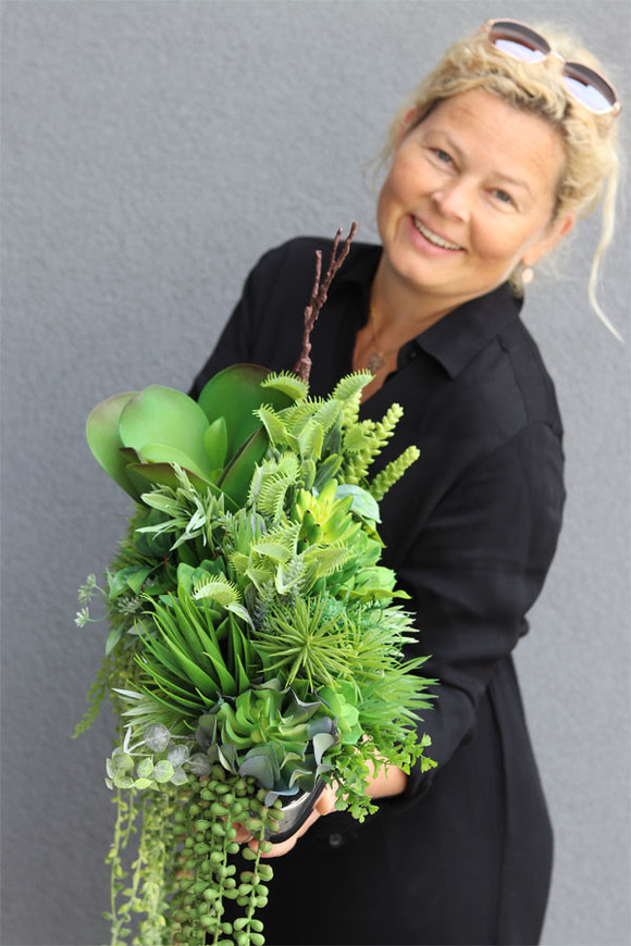 Anya Laos, piękna kompozycja Sukulenty w lustrzanej donicy, wym.25x48cm