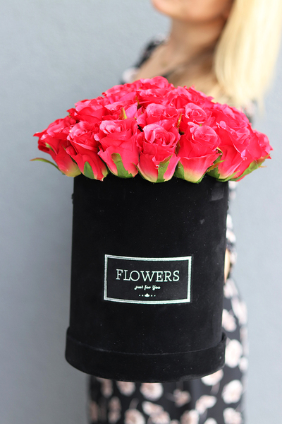 Red Roses Velvet, kompozycja kwiatowa, flowerbox, wys.26cm