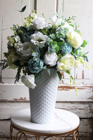 Blue Spring, elegancka kompozycja w metalowym wazonie, wys.58cm 