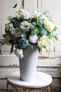 Blue Spring, elegancka kompozycja w metalowym wazonie, wys.58cm 