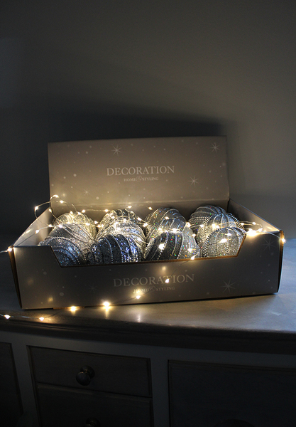 błyszczące szaro - srebrne bombki Dekoria, śr 9cm, kpl. 12szt.