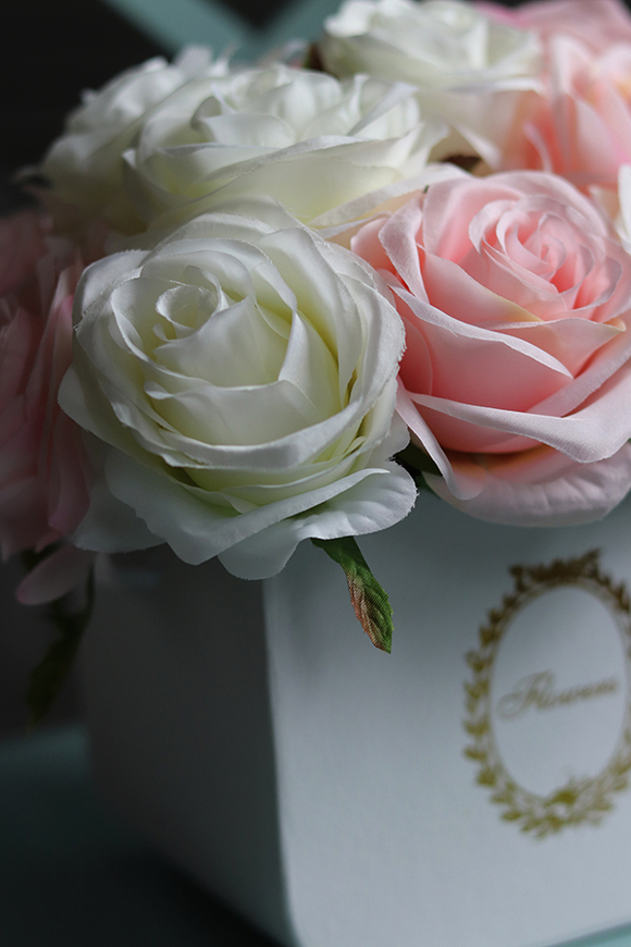 Cinallo, flowerbox z różami, wys.25cm 