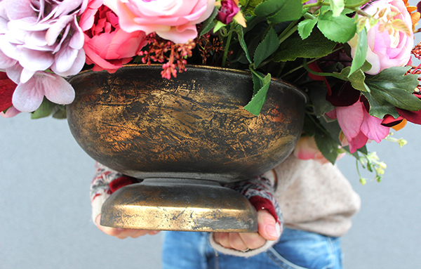 Dolores, luksusowa kompozycja kwiatowa w metalowej paterze, wym.40x56cm