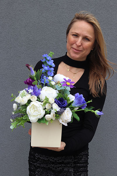 kompozycja kwiatowa w niebieskiej tonacji Tassano, wys.45cm 