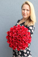 Red Roses Velvet, kompozycja kwiatowa, flowerbox, wys.26cm