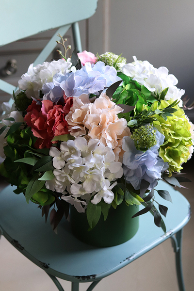 Cekiano, flowerbox z hortensjami w zielonym pudełku, wys.43cm