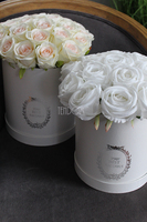 kompozycja kwiatowa / bukiet Flowerbox biel & róż Poezja, wys.34cm