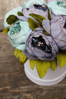 kompozycja kwiatowa / bukiet Flowerbox Niebieska Piwonia wys.22cm