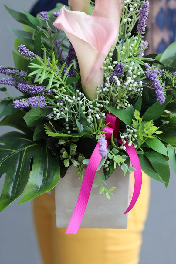 Palladium 2, dekoracja nagrobna z różowymi kallami, wys.37cm