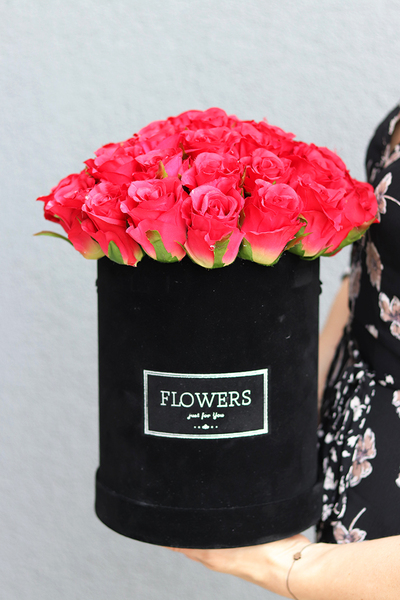 Red Roses Velvet, kompozycja kwiatowa, flowerbox, wys.26cm