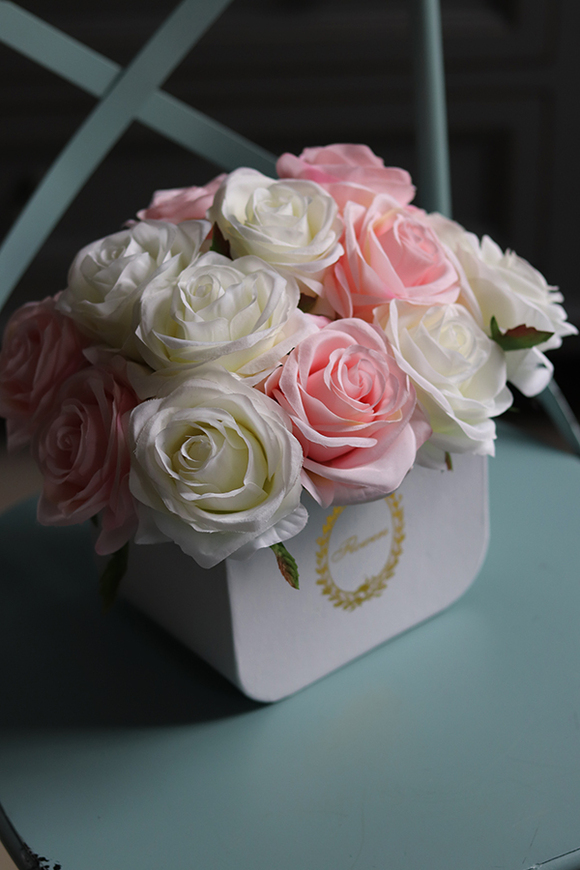Cinallo, flowerbox z różami, wys.25cm 
