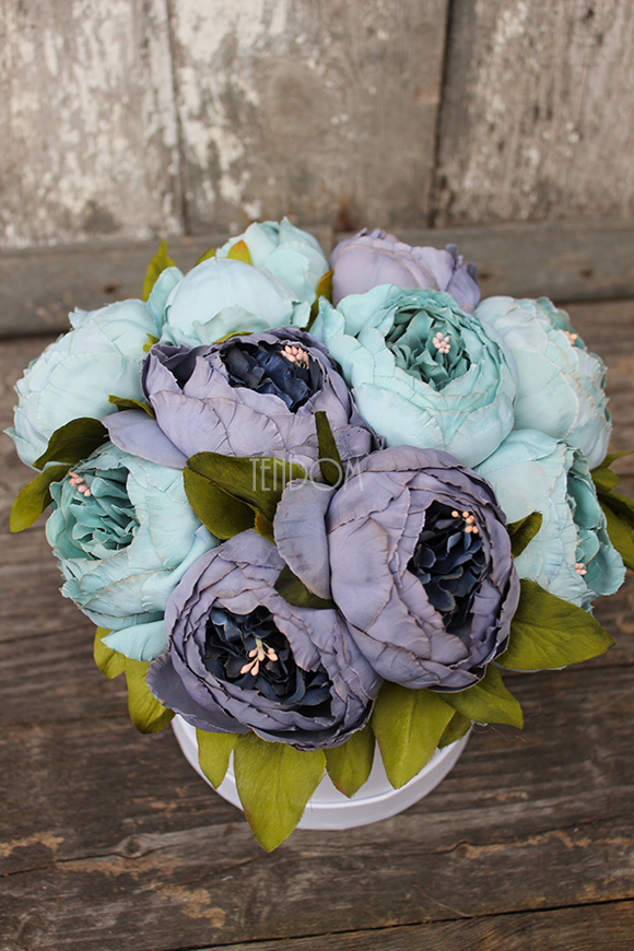 kompozycja kwiatowa / bukiet Flowerbox Niebieska Piwonia wys.22cm