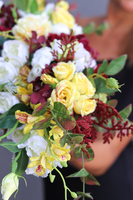 kompozycja kwiatowa w podłużnym naczyniu, Redutto, wym.23x67cm