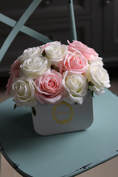 Cinallo, flowerbox z różami, wys.25cm 