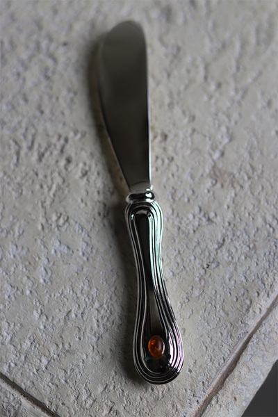 grubo srebrzony nożyk do masła z bursztynem Amber, dł.13cm