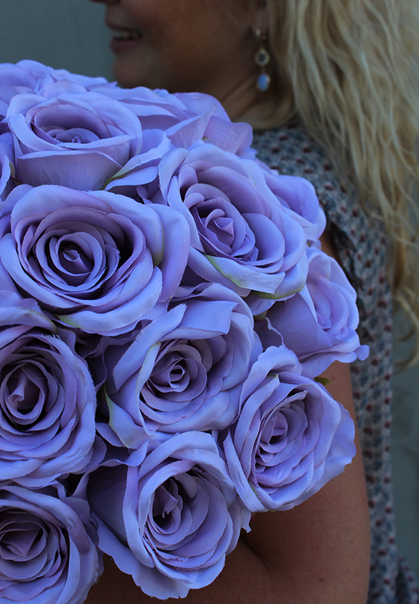 Anastazja, flowerbox / fioletowa kompozycja kwiatowa / bukiet z róż, wys.30cm