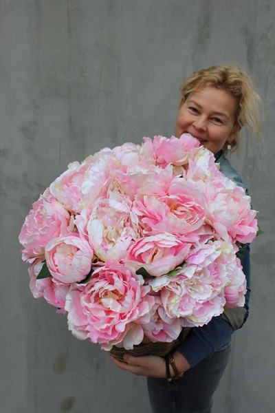 ekskluzywny kosz pełen peonii Lady Pink, wys.50cm