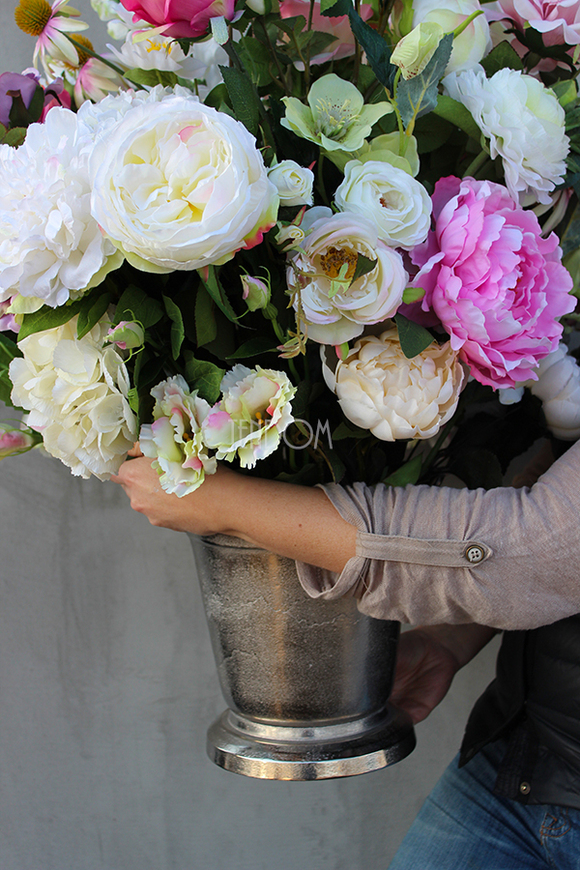 kompozycja / bukiet w aluminiowym naczyniu Sarmacja wys.70cm