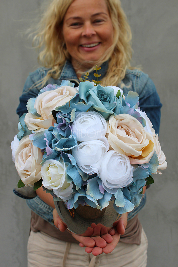 Sarmacja kompozycja kwiatowa w lustrzanym naczyniu/ bukiet wys.28cm