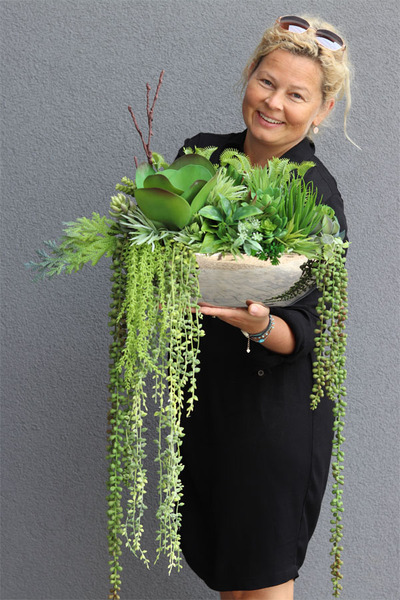 Anya Laos, piękna kompozycja Sukulenty w lustrzanej donicy, wym.25x48cm