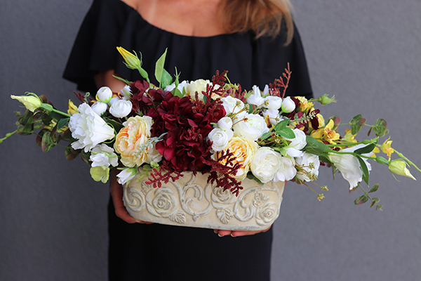 kompozycja kwiatowa w podłużnym naczyniu, Redutto, wym.23x67cm