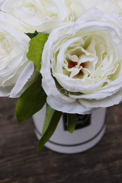 kompozycja kwiatowa / bukiet Flowerbox biała peonia 3, wys.27cm