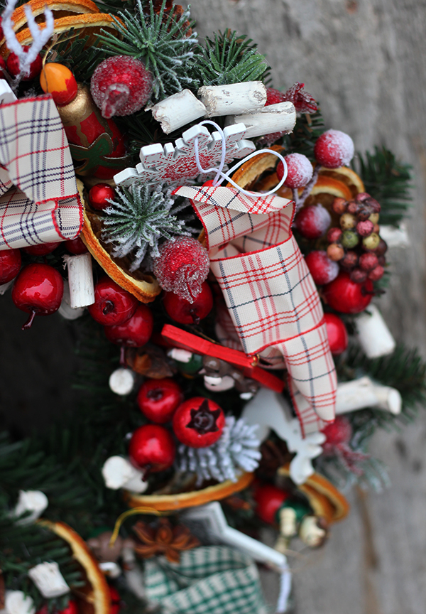 bardzo bogaty wianek świąteczny Filmowy, śr.34cm